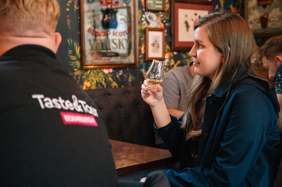 Edinburgh: Food Tour with drinks - Grassmarket to the Royal Mile: Stories You Can Taste