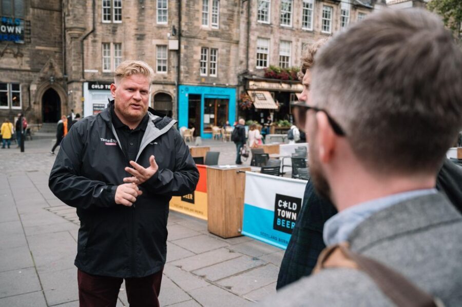 Edinburgh: Food Tour with drinks - Victoria Street and the World’s First Skyscraper Photo Moment
