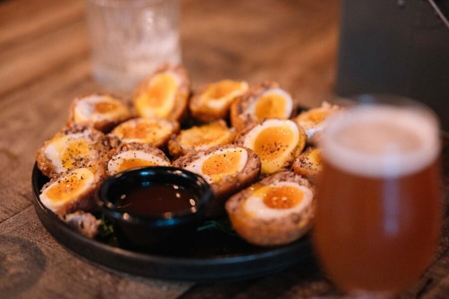 Edinburgh: Food Tour with drinks - The Guided Whisky Toast in a Private Snug