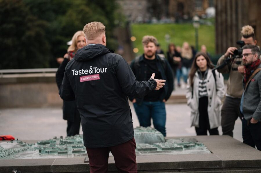 Edinburgh: Food Tour with drinks - The Walk End Point Near the Old Flodden Wall