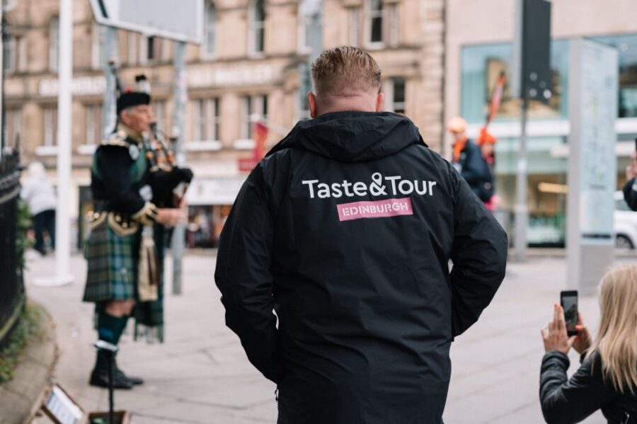 Edinburgh: Food Tour with drinks - Meeting at the Lyceum Theatre and Getting Oriented Near Castle Shadow