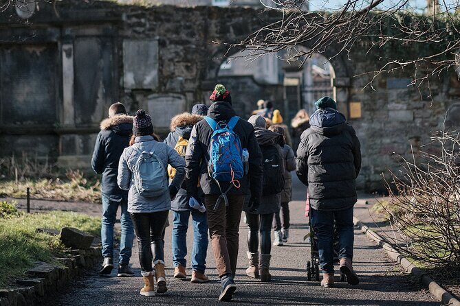 Edinburgh Full Day Walking Tour with Castle Included -Small Group - Greyfriars Bobby and Greyfriars Kirkyard: Edinburgh’s legend with teeth