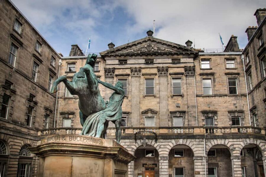 Edinburgh: Full-Day Walking Tour with Edinburgh Castle - The Scottish National Gallery stop: art that actually links to place
