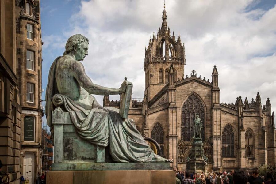 Edinburgh: Full-Day Walking Tour with Edinburgh Castle - Price and timing: what $109 buys in a 5.5-hour day
