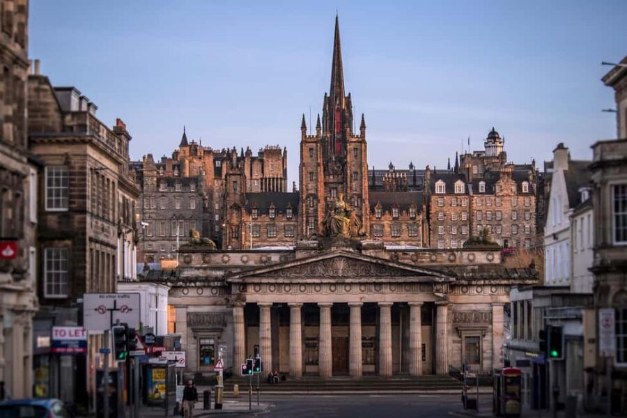 Edinburgh: Full-Day Walking Tour with Edinburgh Castle - New Town stroll and the Georgian House: seeing privilege without the fog machine