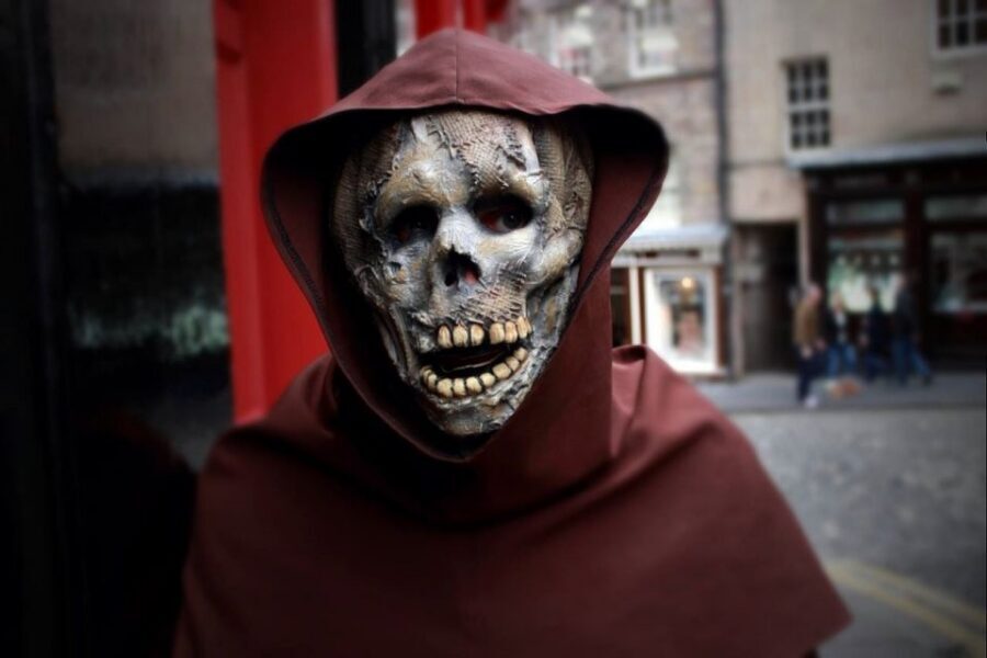 Edinburgh Ghosts & Gore Walking Tour - Meet the Deceased Cemetery Director: Alexander Clapperton’s Style