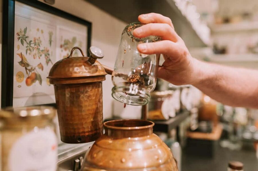 Edinburgh: Gin Distillation Workshop with Gin Tasting - While your gin distills: the cocktail break that keeps momentum