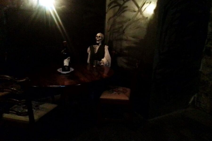Edinburgh: Guided Ghost Walking Tour - Costumed Guide + Live Spanish Narration: The Real Experience Variable