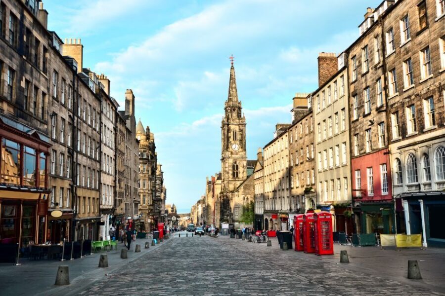 Edinburgh: Guided Harry Potter Tour in French - Why Edinburgh’s Old Town Fits Harry Potter So Well