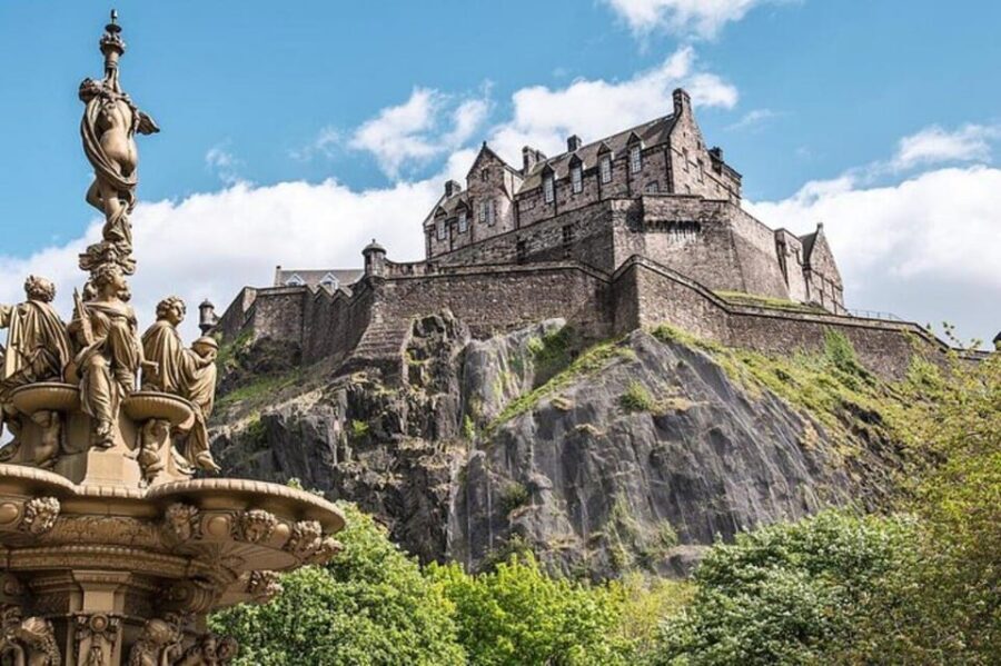 Edinburgh: Guided Harry Potter Walking Tour - Through Old Town to Greyfriars Kirkyard: Where the mood turns darker