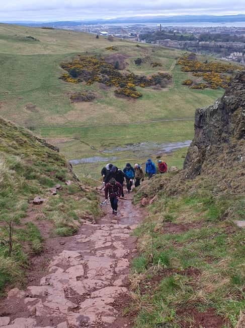 Edinburgh: Guided Hike to Arthur's Seat and Holyrood Park - Finding the meeting point at The King’s Gallery