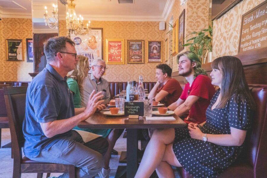 Edinburgh: Guided Whisky Tasting & Walking Tour - Your first pour at The Barony Bar on Broughton Street