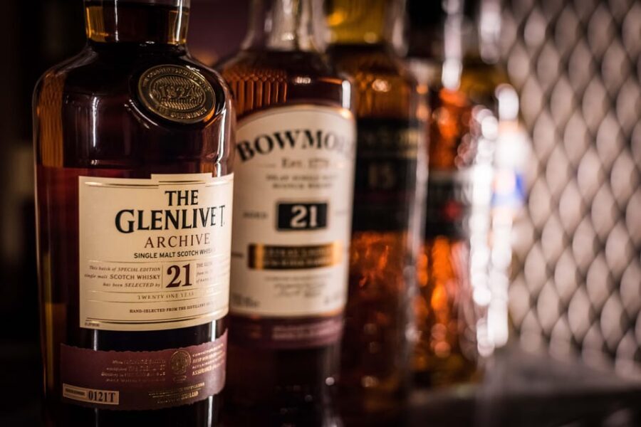 Edinburgh: Harry Potter Guided Tour With A Whisky Tasting - Meeting at Tron Kirk and Staying Comfortable for the Royal Mile