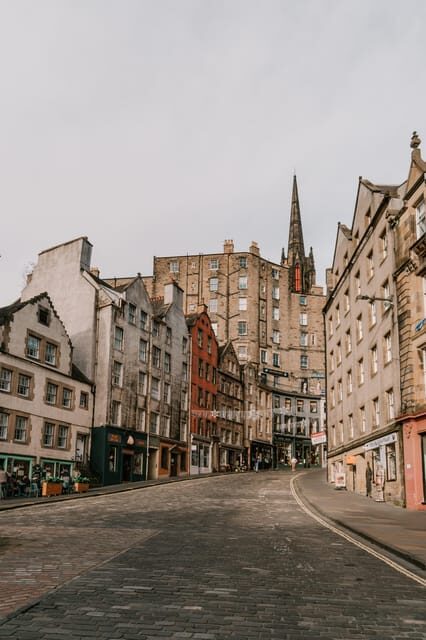 Edinburgh: Harry Potter Tour & Amazing Illusions Experience - Royal Mile to Waverley Station: the book-familiar streets vibe