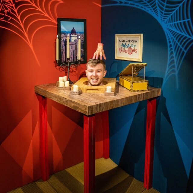 Edinburgh: Harry Potter Tour & Amazing Illusions Experience - Edinburgh New Town and Old College: when campuses feed creative ideas