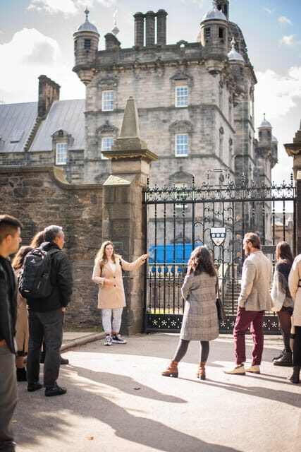 Edinburgh: Harry Potter Tour & Amazing Illusions Experience - Edinburgh Castle viewpoints and Victoria Street: Diagon Alley energy in daylight