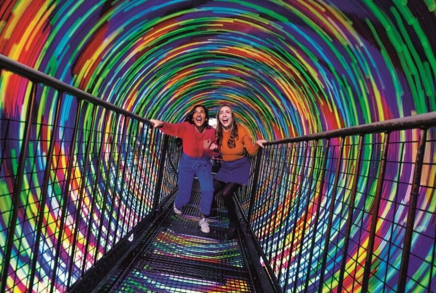 Edinburgh: Harry Potter Tour & Amazing Illusions Experience - Edinburgh City Chambers and the Rowling impact moment