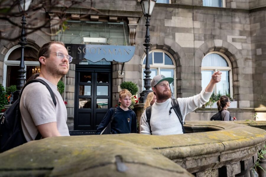 Edinburgh: Harry Potter Tour & Palace of Holyrood Entry - Victoria Street and Castle viewpoints: the Diagon Alley talk is about angles