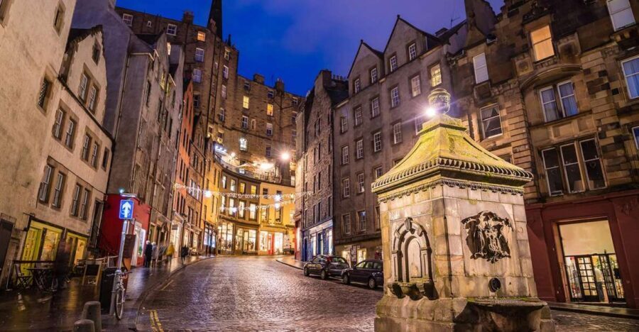 Edinburgh: Harry Potter Walking Tour - The First Hour: Old Town Walking with a Story in Motion
