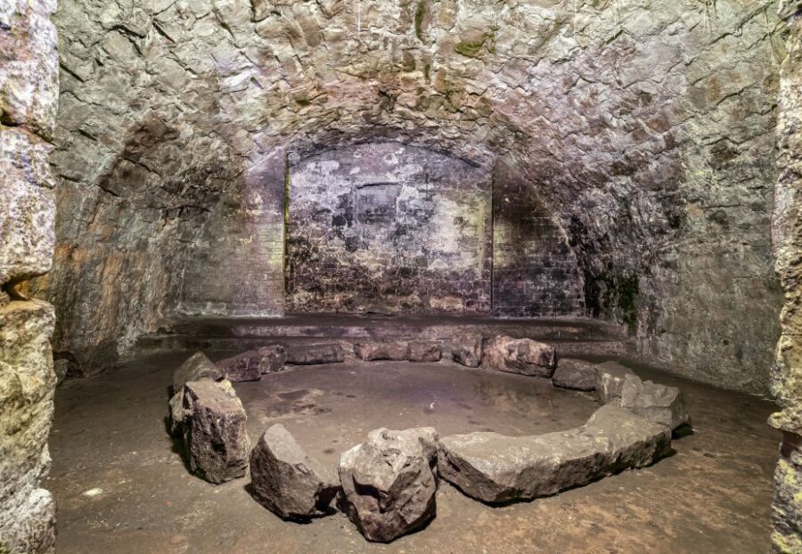 Edinburgh: Haunted Underground Vaults and Graveyard Tour - 1.5 hours of haunted Edinburgh: a smart way to spend limited time