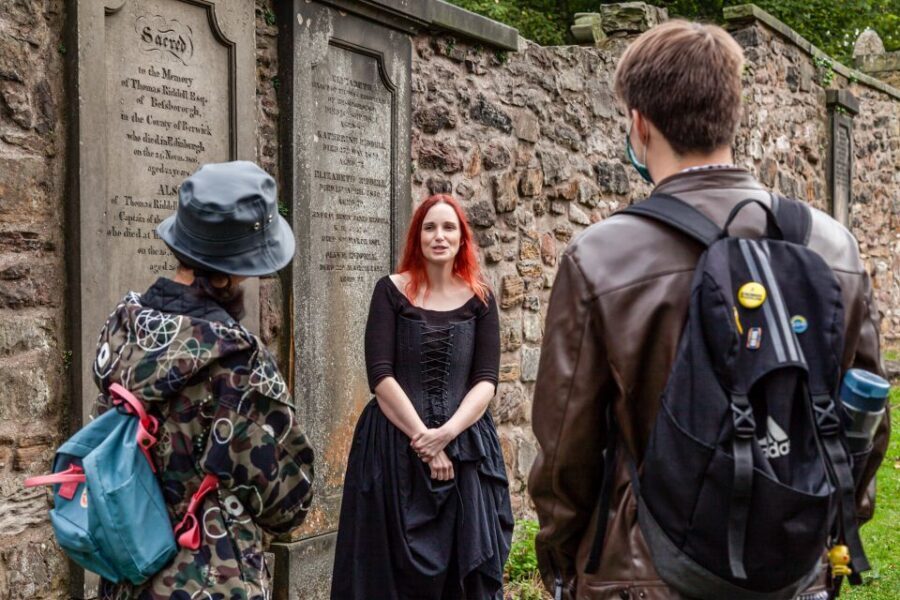 Edinburgh: Haunted Underground Vaults and Graveyard Tour - What makes the storytelling hit: guides who mix humor and bite