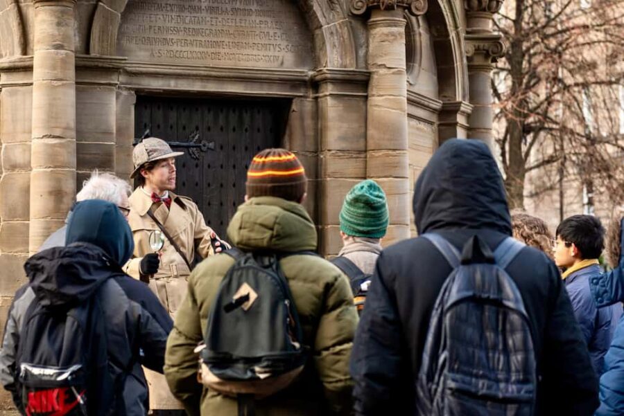 Edinburgh: Historical Gems Tour & A Taste of Scottish Fudge - From Mercat Cross onward: turning the Royal Mile into a set of scenes