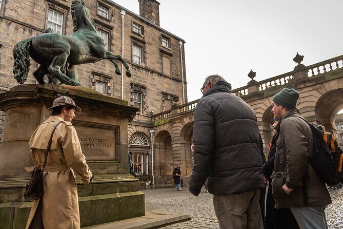 Edinburgh Historical Gems Tour with Whisky & Local Flavours - Holyroodhouse finish: Mary Queen of Scots and a surreal little stop