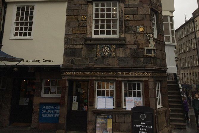 Edinburgh: History Lovers Old Town Walking Tour - Old Town Walking: Getting the Layout and the Story Behind It