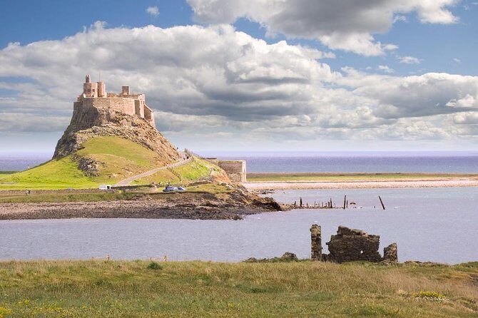 Edinburgh: Holy Island, Alnwick Castle & Kingdom of Northumbria - Crossing From Edinburgh to Northern England in One Long Day