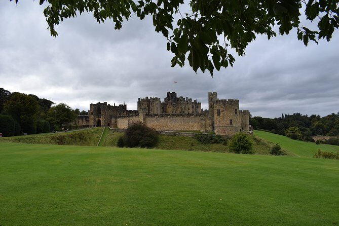Edinburgh: Holy Island, Alnwick Castle & Kingdom of Northumbria - Flodden Battlefield in 15 Minutes: The 1513 Story You’ll Remember