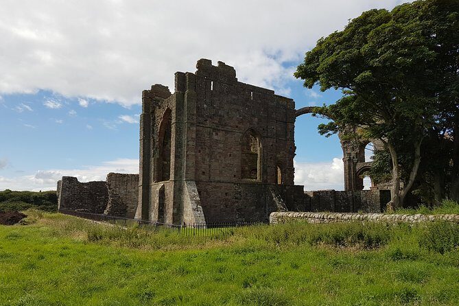 Edinburgh: Holy Island, Alnwick Castle & Kingdom of Northumbria - What the Driver-Guide Actually Adds (Beyond Facts)