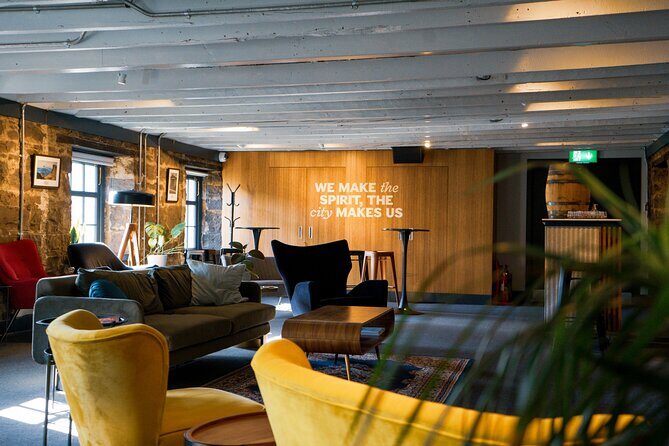 Edinburgh: Holyrood Distillery Whisky and Gin Tour & Tasting - The 1-hour flow: from Holyrood check-in to tasting bar