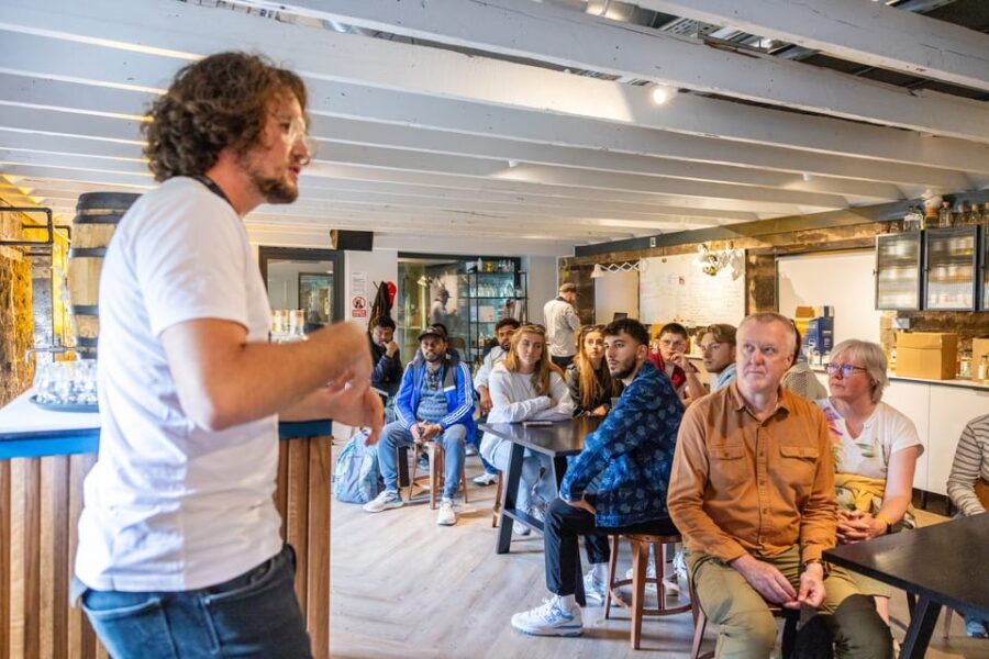Edinburgh: Holyrood Distillery Whisky & Gin Tour - Cask Room and the tutored tasting: oak, age, and myth-busting tips