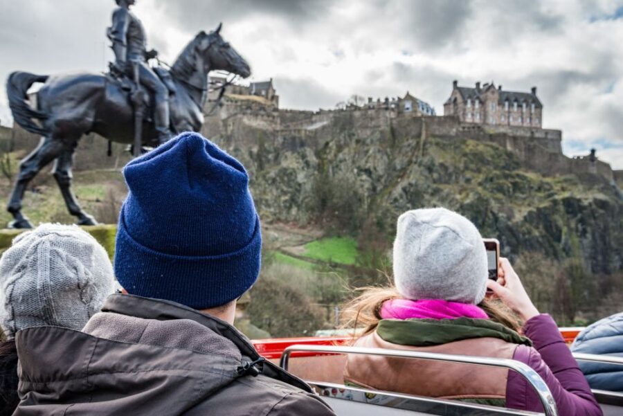 Edinburgh: Hop-On Hop-Off Bus Pass with 3 City Tours - Edinburgh Tour with live English narration: the best way to learn while you ride