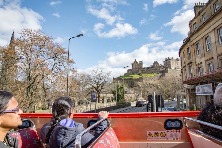 Edinburgh: Hop-On Hop-Off Bus Pass with 3 City Tours - City Sightseeing audio in 9 languages: Old Town, New Town, and the family-friendly edge
