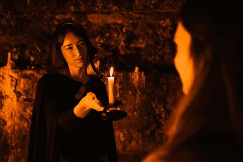 Edinburgh: Immersive, Adult-Only Haunted Vaults Night Tour - The first 20 minutes through Old Town’s wynds and closes