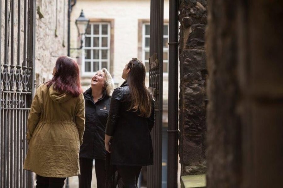 Edinburgh: Immersive Old Town Historical Walking Tour - Price and value for a 90-minute Edinburgh Old Town story walk