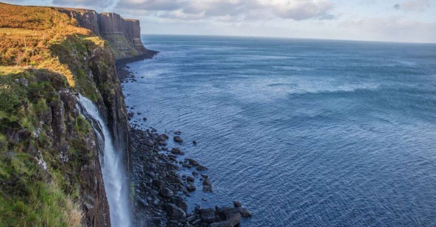Edinburgh: Isle of Skye, Loch Ness, & Highlands 5-Day Tour - First Steps in Scotland: Kelpies, Wallace links, and a westward start