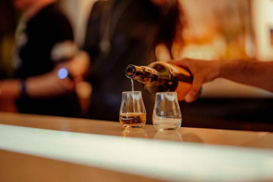 Edinburgh: Johnnie Walker Whisky Explorers Guided Tasting - The Five Whiskies: Islay, Highlands, Speyside, and the Lowland Grain Twist