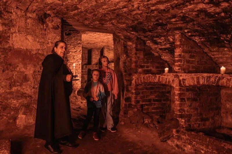 Edinburgh: Kids Immersive Underground Small-Group Tour - Old Town closes start the spooky story the right way