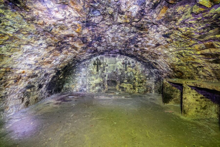 Edinburgh: Late-Night Underground Vaults Terror Tour - The stone circle vault and The Watcher: the last step into pure symbolism
