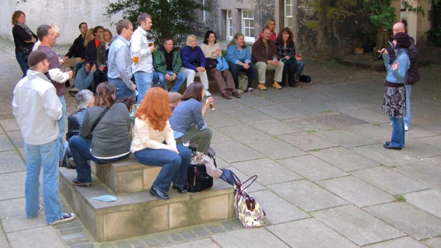 Edinburgh Literary Pub Tour with "Real-Actors" - Who this tour suits best