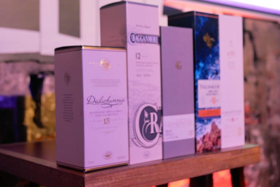 Edinburgh: Mountebank Comedy Whisky Tasting - Your 90-minute whisky session, from first sip to last laugh