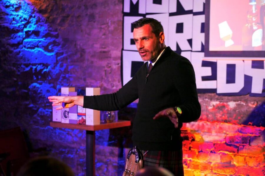Edinburgh: Mountebank Comedy Whisky Tasting - How Daniel makes whisky history actually stick