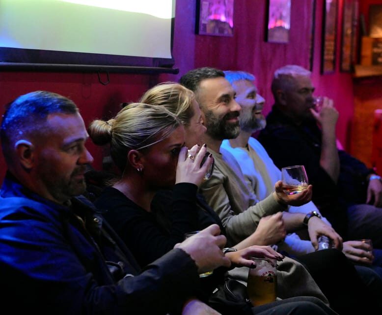 Edinburgh: Mountebank Comedy Whisky Tasting - Four drams of malt whisky from across Scotland