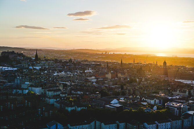 Edinburgh Night Tour with a Local Guide: Private & 100% Personalized - Cowgate pub crawl—or live music? You’re not stuck with one mode