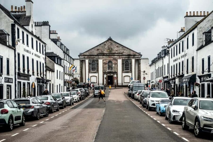 Edinburgh: Oban, Kilchurn Castle & Inveraray Tour in Spanish - Oban, the Seafood Capital: where the lunch stop matters