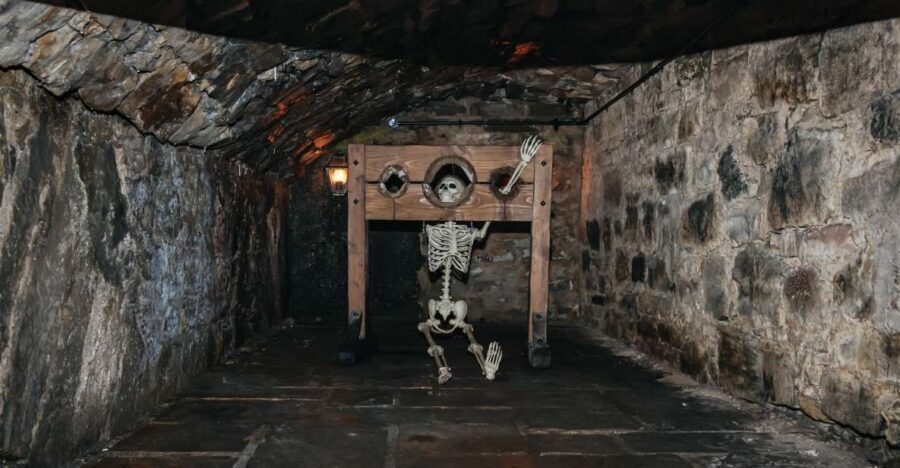 Edinburgh: Old Town and Underground Historical Tour - “It brought the past alive” in the guide’s hands