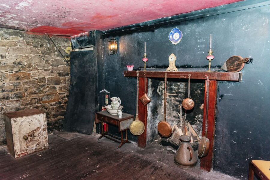 Edinburgh: Old Town and Underground Historical Tour - What to wear and plan for (especially if it’s rainy)