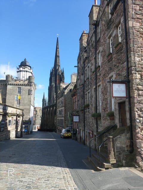 Edinburgh: Old Town Highlights Walking Tour - Celtic Roots, Auld Reekie, and What Daily Life Was Like